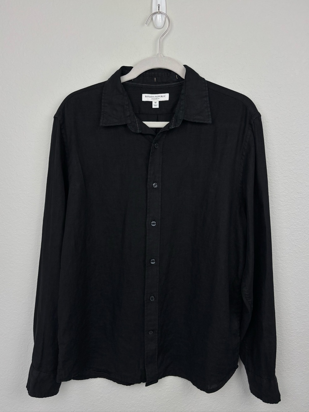 SOLD Banana Republic Men’s Size L Black 100% Linen Button Down Shirt Standard